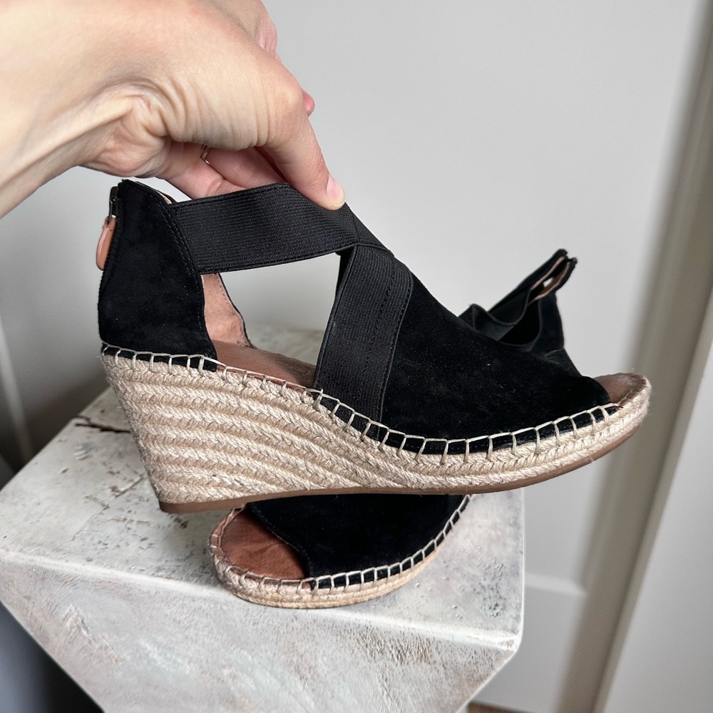 Gentle Souls by Kenneth Cole black suede espadrille wedge sandals 7